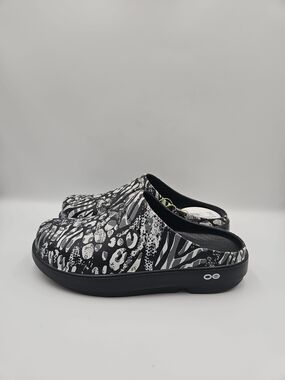 OOFOS Black & White Camo Print Clog Mules